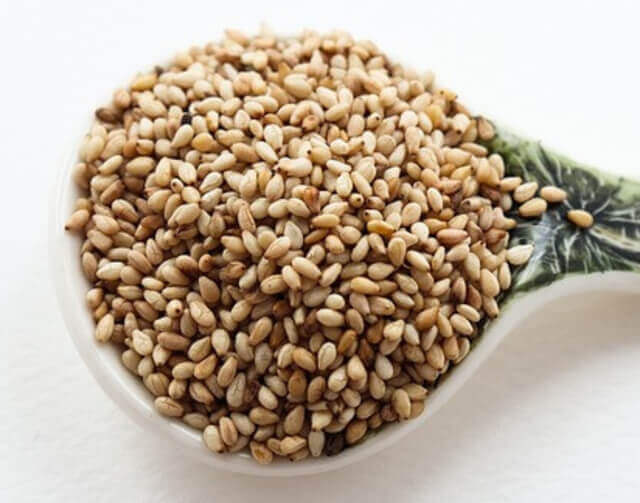 Sesame seed in a bowl.